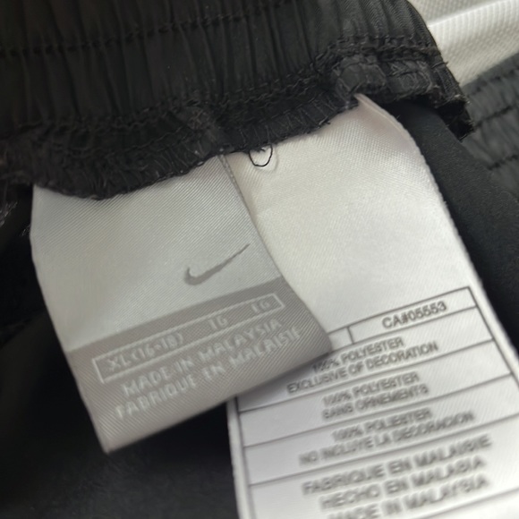 SPORTS WEAR BY NIKE, Black and white sweat suit, Size XL (16-18) - Picture 4 of 6